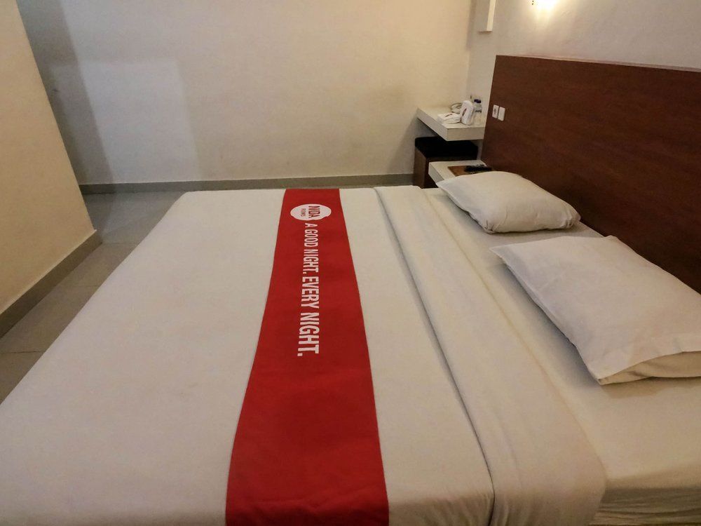 Отель Reddoorz @ Raya Kuta Кута Экстерьер фото