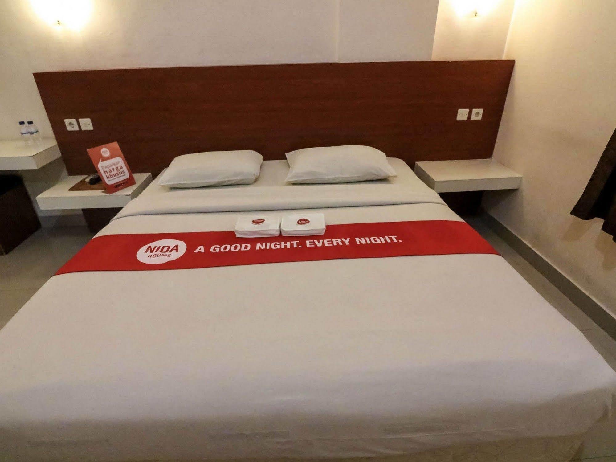 Отель Reddoorz @ Raya Kuta Кута Экстерьер фото